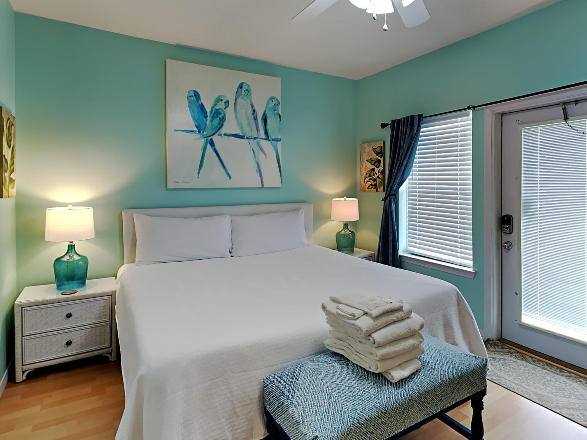 Condo, varias camas, balcón | 1 habitación, decoración personalizada y muebles diferentes 