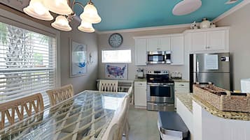 Rumah, Beberapa Tempat Tidur, dapur, pemandangan kebun | Dapur pribadi | Lemari es, microwave, oven, dan kompor