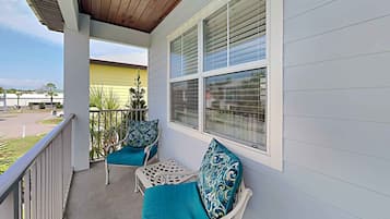 Rumah, Beberapa Tempat Tidur, dapur, pemandangan kebun | Halaman properti