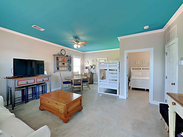 House, Multiple Beds, Kitchen, Garden View | Living area | TV