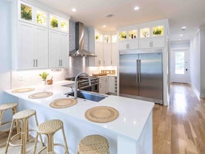 Casa, varias camas, balcón, vistas al jardín | Cocina privada | Frigorífico, microondas, horno y placa de cocina