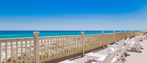 ハウス ベッド (複数台) バルコニー オーシャンビュー | 施設の敷地