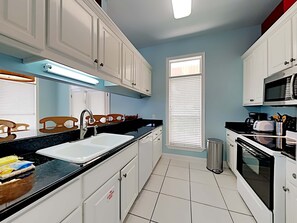 House, Multiple Beds, Kitchen, Garden View | Private kitchen | Fridge, microwave, oven, stovetop