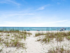 On the beach - Summer Breeze by Southern Vacation Rentals (Gulf Shores)