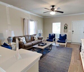 獨棟房屋, 多張床, 陽台, 花園景觀 | 起居區 | 電視