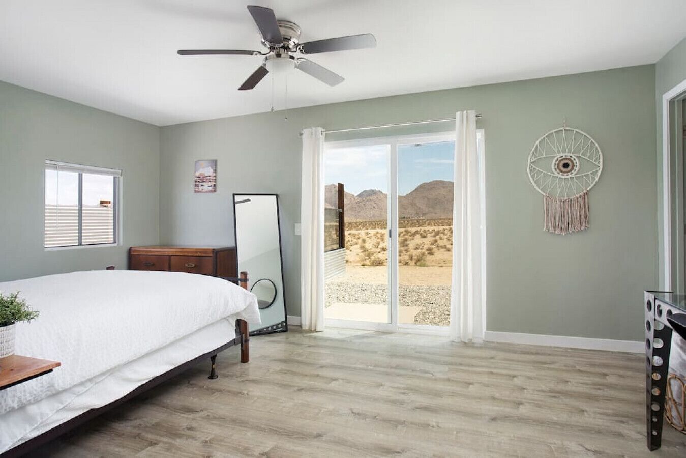 1 chambre, bureau, fer et planche à repasser, Wi-Fi