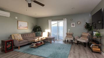 TV, caminetto, impianto stereo