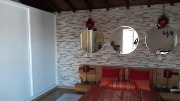 1 slaapkamer, een strijkplank/strijkijzer, gratis wifi, beddengoed