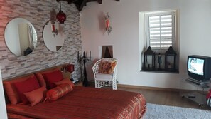 1 habitación, tabla de planchar con plancha, wifi gratis y ropa de cama 