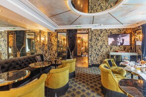 Desayuno continental (EUR 24 por persona) 