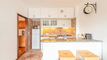 Fridge, microwave, oven, coffee/tea maker