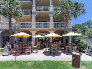 Condo (3 Bedrooms) | Property amenity