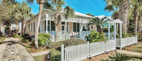 Studio (3 Bedrooms) | Exterior