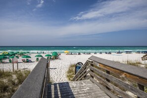 Beach nearby - Gulfside Cottage by Southern Vacation Rentals (Miramar Beach)