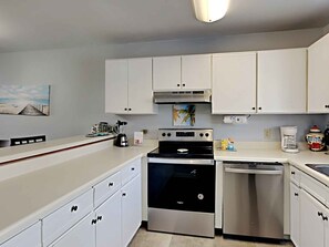 House, Multiple Beds, Balcony, Pool View | Private kitchen | Fridge, microwave, oven, stovetop - Misty Cove #118 (Miramar Beach)