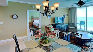 Condo, varias camas, cocina, vista al océano (#1407 - No Pets Allowed) | Restaurantes