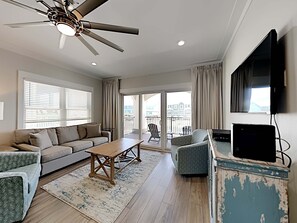 Living area - Southern Secret East by Southern Vacation Rentals (Gulf Shores)