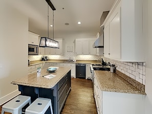 Apartment, Mehrere Betten, Balkon, Meerblick | Eigene Küche | Kühlschrank, Mikrowelle, Ofen, Herdplatte