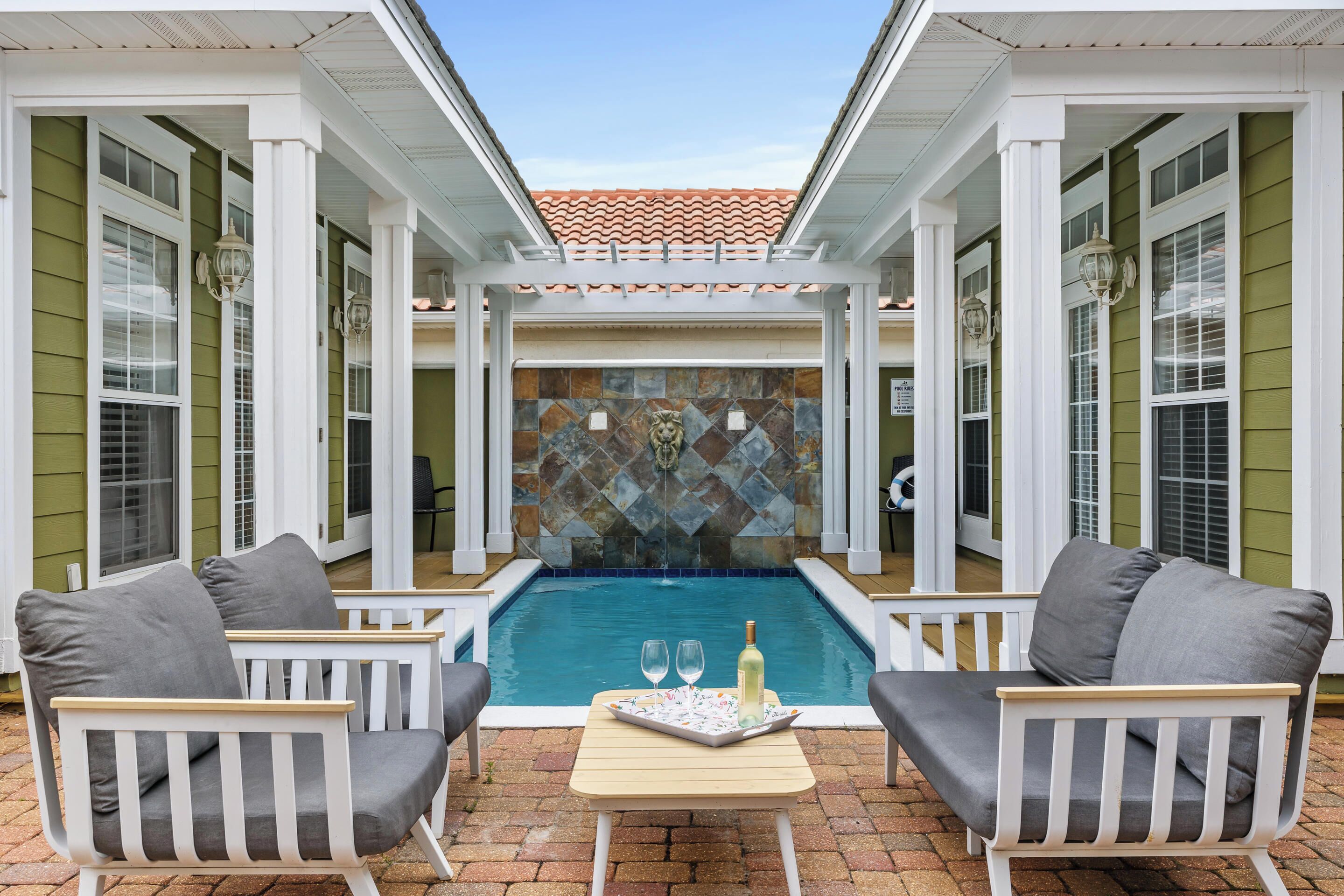 Studio (3 Bedrooms) | Pool