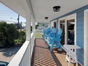 Maison, Plusieurs lits, balcon, vue partielle sur l'océan | Terrain de l’hébergement 