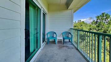 Condo, Plusieurs lits, balcon | Terrain de l’hébergement