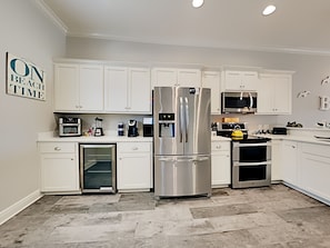 House, Multiple Beds, Balcony | Private kitchen | Fridge, microwave, oven, stovetop