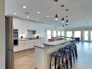 Studio (Multiple Bedrooms) | Property amenity