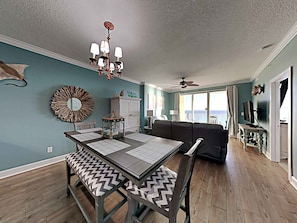 Apartment, Mehrere Betten, Balkon, Meerblick (#1105 - No Pets) | Spielezimmer