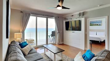 Condo, varias camas, balcón, vista al océano (#1205 - No Pets) | Área de sala de estar | Televisión