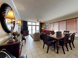 Appart'hôtel, plusieurs lits, balcon, vue océan | Restauration