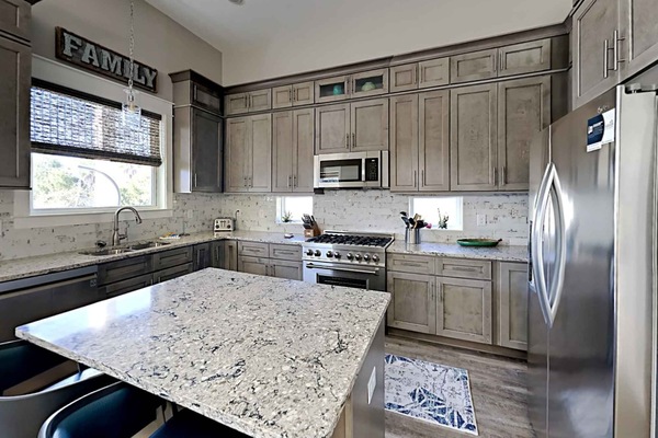 House, Multiple Beds, Balcony, Partial Sea View | Private kitchen | Fridge, microwave, oven, stovetop