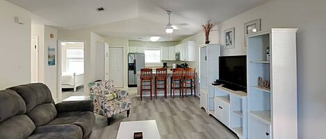 Hus - flera sängar - balkong - viss havsutsikt | Vardagsrum | Tv