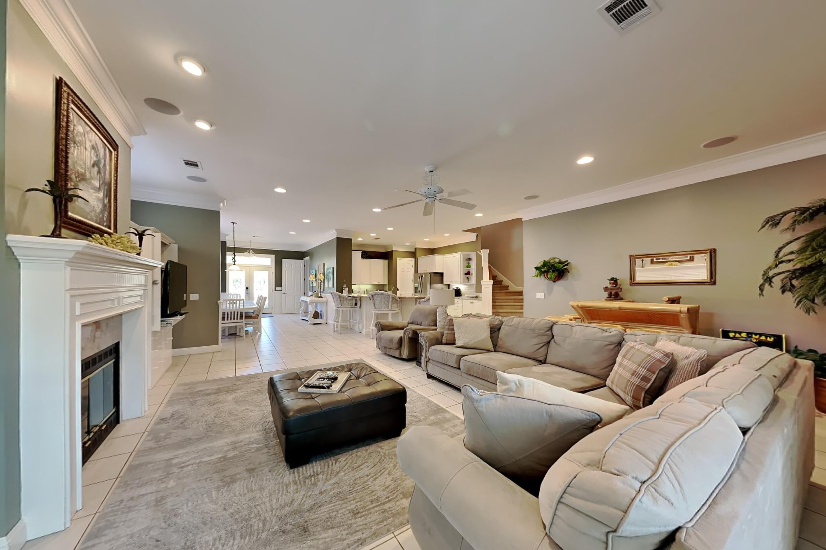 Rumah, Beberapa Tempat Tidur, dapur, pemandangan kebun | Area keluarga | TV