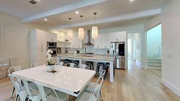 House, Multiple Beds, Balcony, Garden View (DESTINation Paradise) | Private kitchen | Fridge, microwave, oven, stovetop