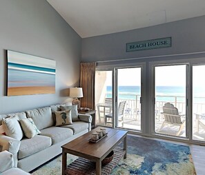 Apartment, Mehrere Betten, Balkon, Meerblick | Wohnbereich | Fernseher