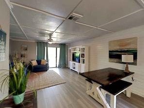 Condo (2 Bedrooms) | Property amenity