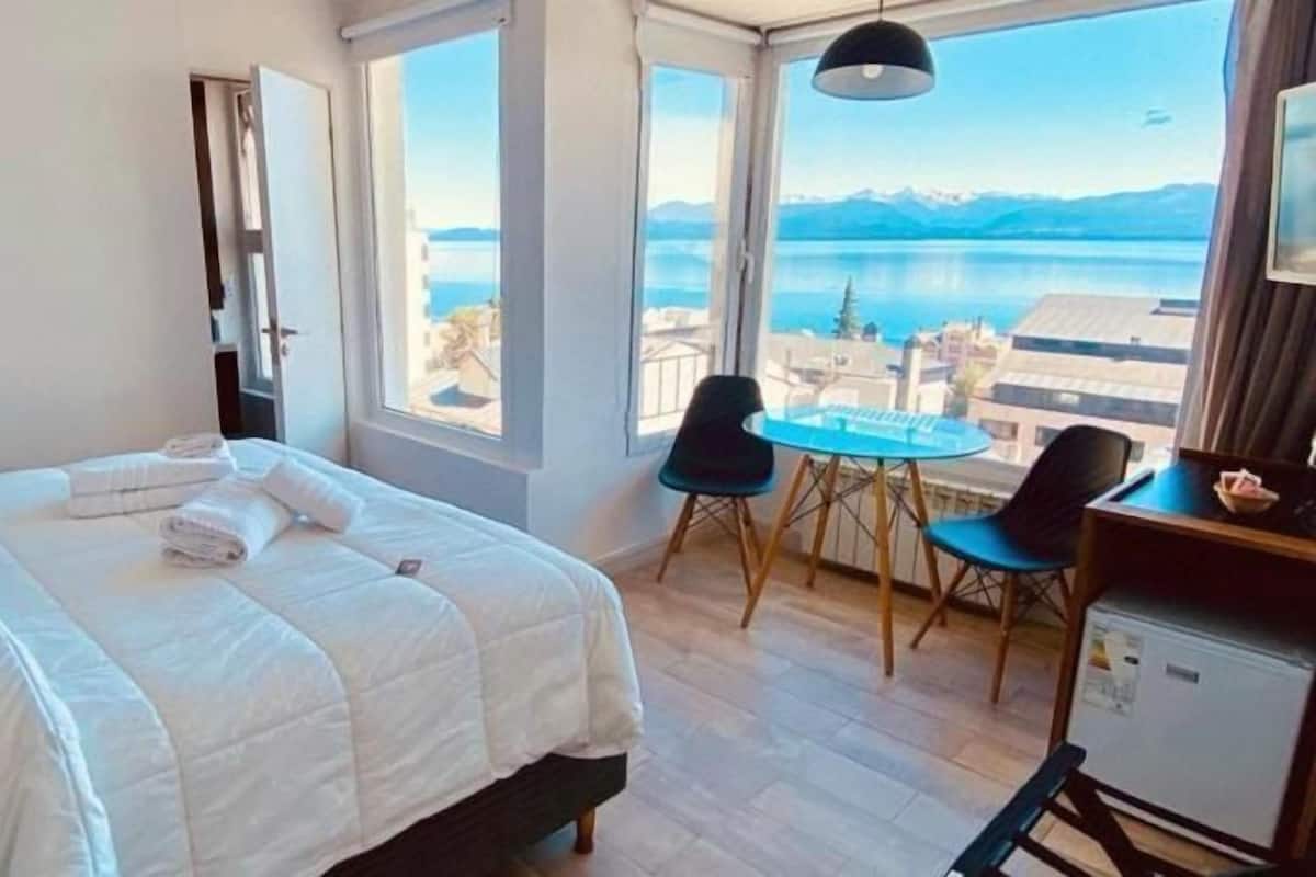 Minibar, värdeförvaringsskåp på rummet och mörkläggningsgardiner