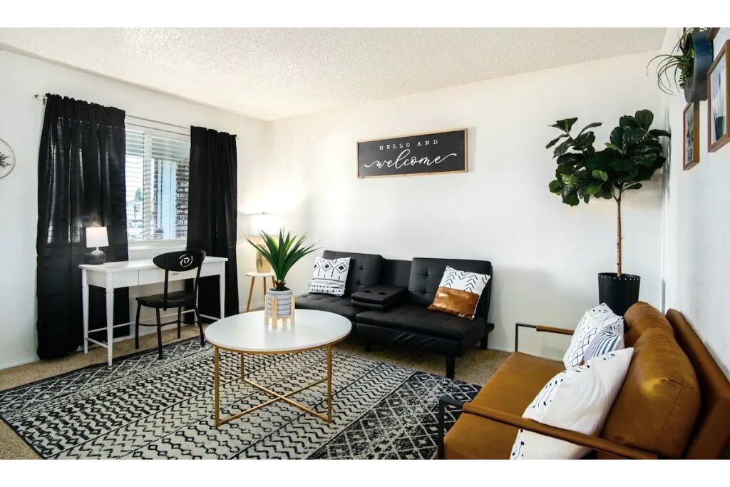 3 Bed 2 Ba w/ Pool Close to Shopping & Nat'l Parks