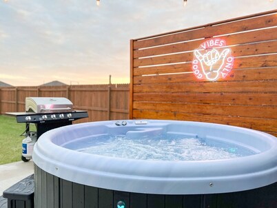 Modern Home Near Rose District: KING Bed, Hot Tub