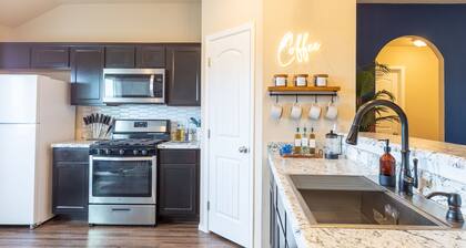 Modern Home Near Rose District: KING Bed, Hot Tub