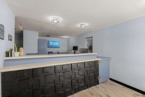 Lobby - Rodeway Inn Midland South (Midland)