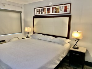 Habitación ejecutiva, 1 cama King size | Tabla de planchar con plancha y wifi gratis 