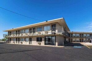 Exterior - Rodeway Inn Midland South (Midland)