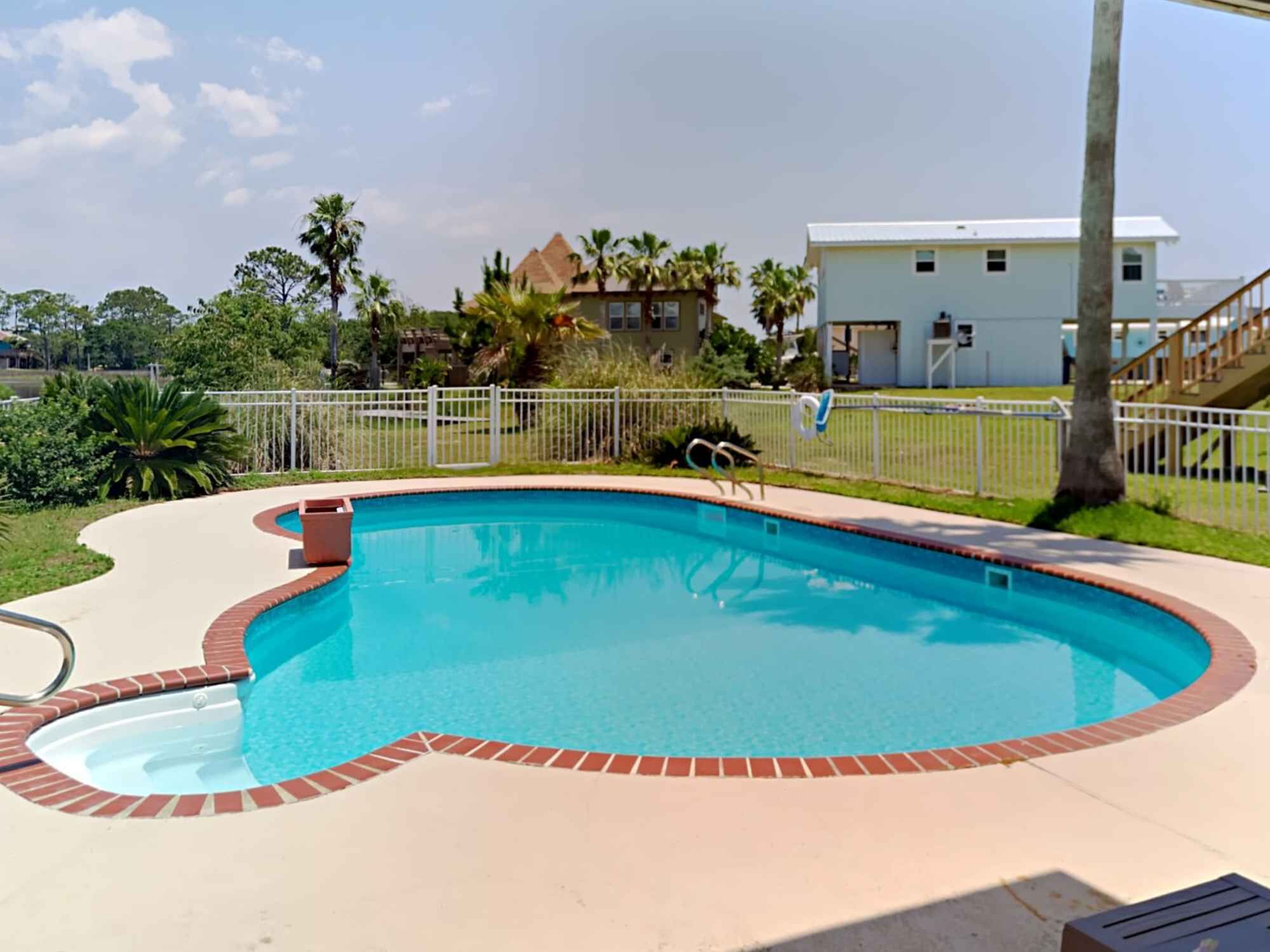 Studio (3 Bedrooms) | Pool