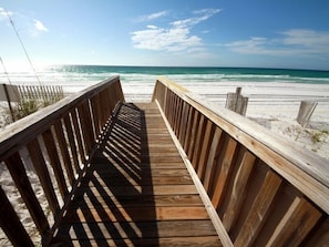 Property grounds - Summerlin #503 by Southern Vacation Rentals (Fort Walton Beach)