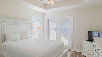 3 bedrooms, individually decorated, individually furnished, desk