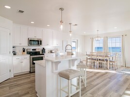 Luxury House, Multiple Beds, Kitchen, Ocean View | Private kitchen | Fridge, microwave, oven, stovetop