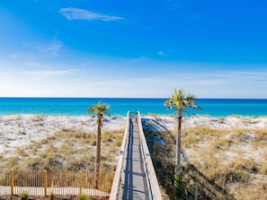 On the beach - Seaside Cottage by Southern Vacation Rentals (Navarre)