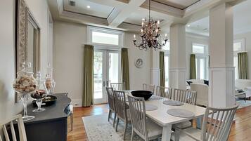 House, Multiple Beds, Balcony, Pool View | Dining