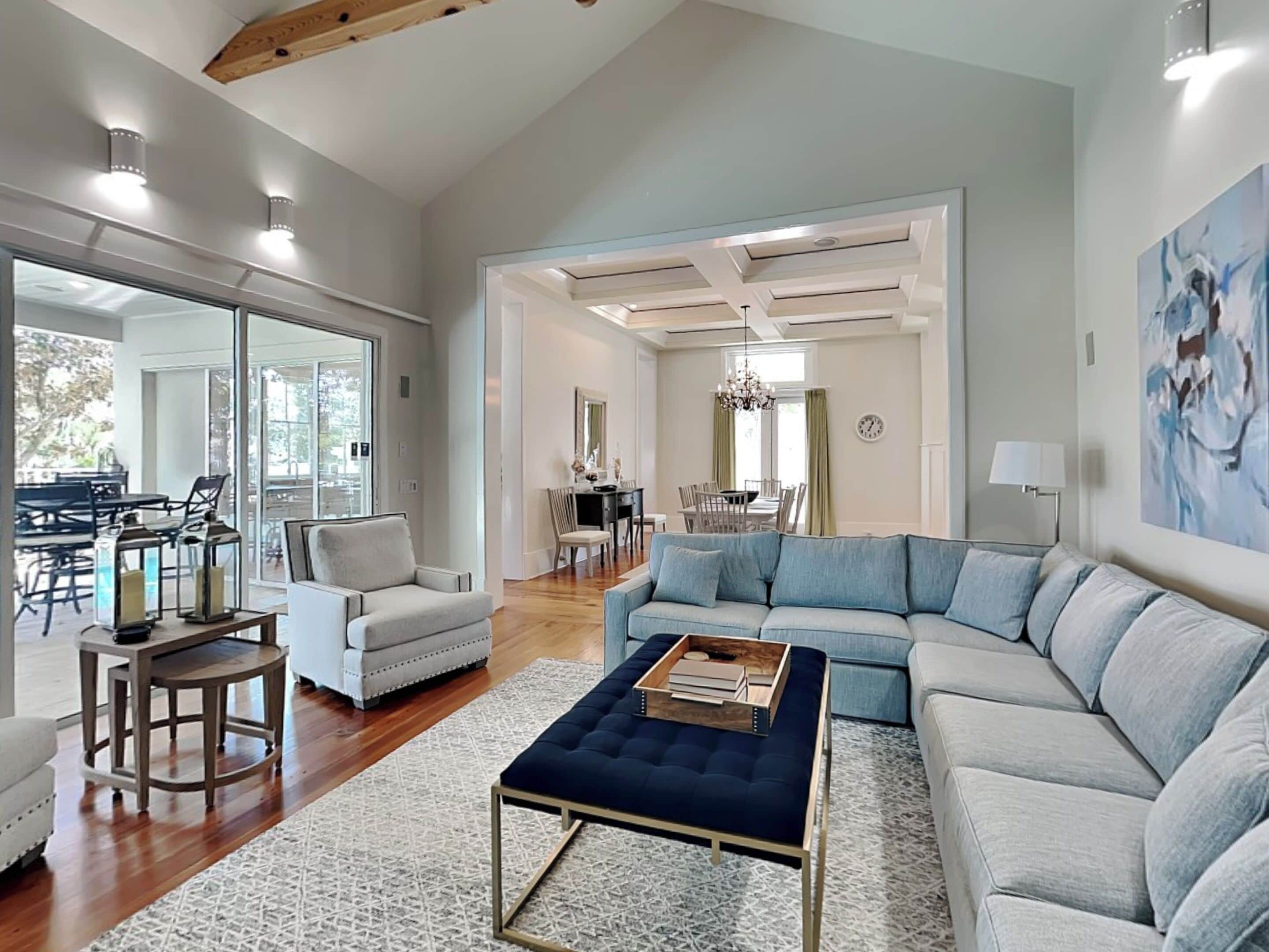 獨棟房屋, 多張床, 陽台, 泳池景觀 | 起居區 | 42-吋平面電 視，提供數位頻道